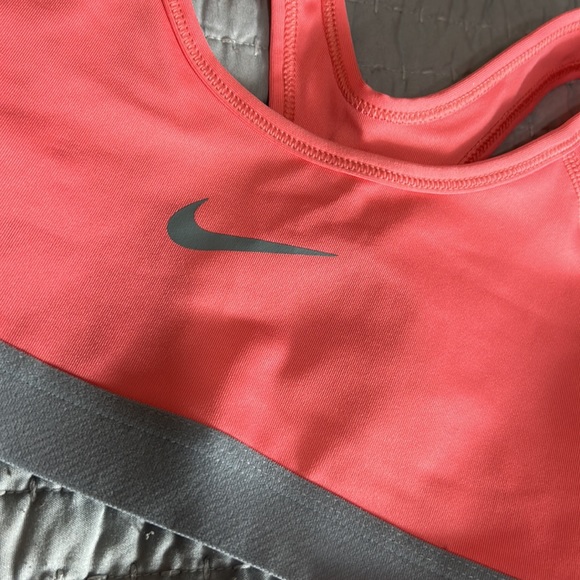 Nike sport bra, new - Picture 6 of 6